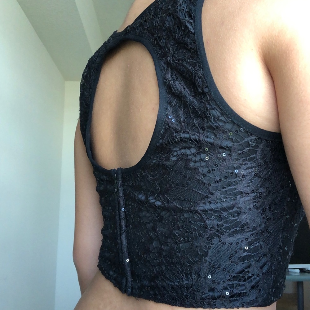 Black sequin crop top with back opening. S